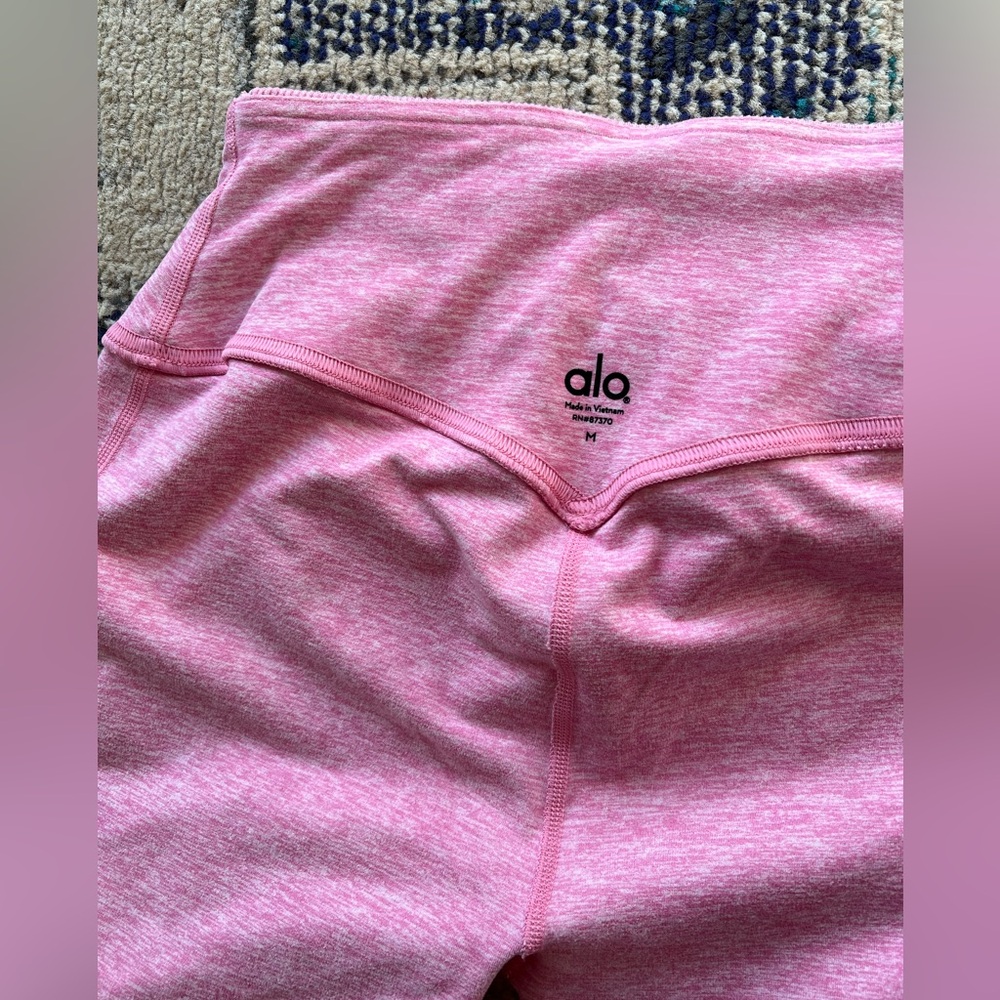 ALO Yoga HIGH-WAIST ALOSOFT GODDESS LEGGING 
Size Medium Parisian Pink - Picture 6 of 6